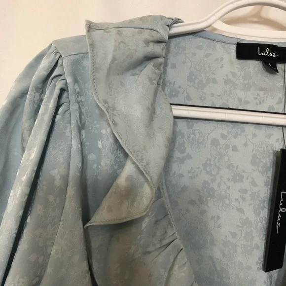 NWT LULUS Charming Style Light Blue Floral Satin Ruffle Long Sleeve Top Size L - Picture 10 of 10